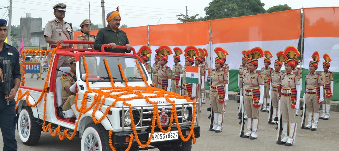 10.. .. ... नई अनाज मंडी में स्वतंत्रता दिवस पर आयोजित कार्यक्रम में अपनी प्रस्तुति देते दून इं 10.. .. ... नई अनाज मंडी में स्वतंत्रता दिवस पर आयोजित कार्यक्रम में अपनी प्रस्तुति देते दून इं