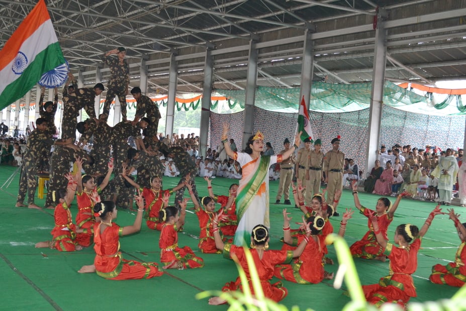 10.. .. ... नई अनाज मंडी में स्वतंत्रता दिवस पर आयोजित कार्यक्रम में अपनी प्रस्तुति देते दून इं 10.. .. ... नई अनाज मंडी में स्वतंत्रता दिवस पर आयोजित कार्यक्रम में अपनी प्रस्तुति देते दून इं