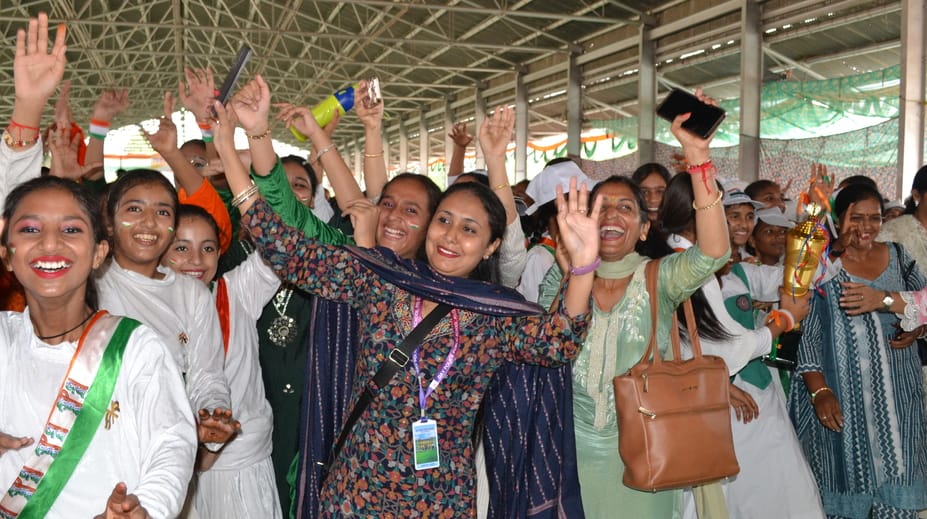 10.. .. ... नई अनाज मंडी में स्वतंत्रता दिवस पर आयोजित कार्यक्रम में अपनी प्रस्तुति देते दून इं 10.. .. ... नई अनाज मंडी में स्वतंत्रता दिवस पर आयोजित कार्यक्रम में अपनी प्रस्तुति देते दून इं