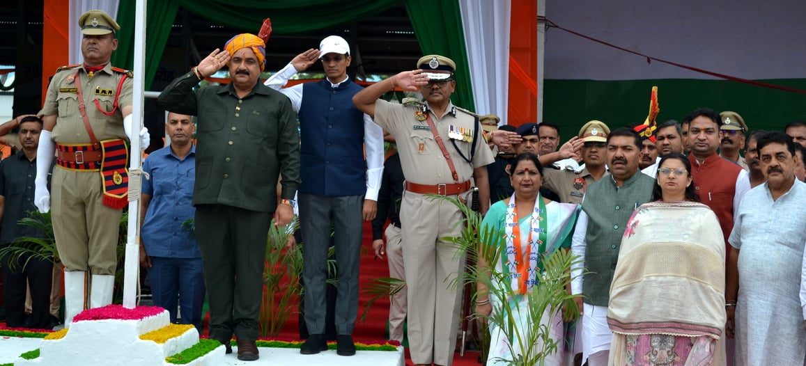 10.. .. ... नई अनाज मंडी में स्वतंत्रता दिवस पर आयोजित कार्यक्रम में अपनी प्रस्तुति देते दून इं 10.. .. ... नई अनाज मंडी में स्वतंत्रता दिवस पर आयोजित कार्यक्रम में अपनी प्रस्तुति देते दून इं