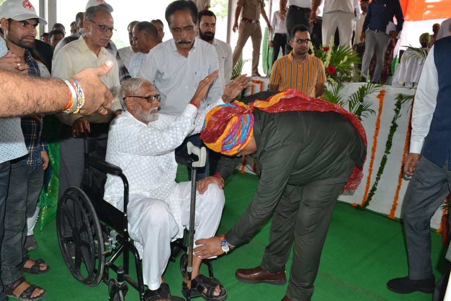 10.. .. ... नई अनाज मंडी में स्वतंत्रता दिवस पर आयोजित कार्यक्रम में अपनी प्रस्तुति देते दून इं 10.. .. ... नई अनाज मंडी में स्वतंत्रता दिवस पर आयोजित कार्यक्रम में अपनी प्रस्तुति देते दून इं