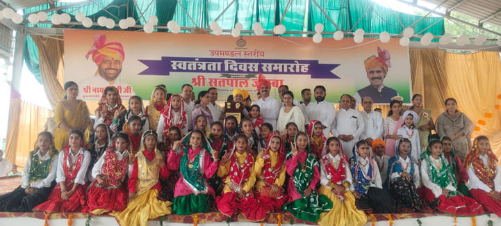 111 कलायत। मंच से संबोधित करते कार्यक्रम के मुख्यातिथि विधायक सतपाल जांबा 111 कलायत। मंच से संबोधित करते कार्यक्रम के मुख्यातिथि विधायक सतपाल जांबा