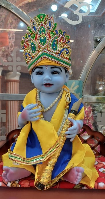 अंबाला छावनी में गेंदा के फूलों की खरीदारी करते लोग। संवाद अंबाला छावनी में गेंदा के फूलों की खरीदारी करते लोग। संवाद