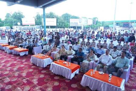 अंबाला छावनी रेलवे स्टेशन पर बैंड की प्रस्तुति देती आरपीएसएफ छठी बटालियन की टीम। संवाद अंबाला छावनी रेलवे स्टेशन पर बैंड की प्रस्तुति देती आरपीएसएफ छठी बटालियन की टीम। संवाद
