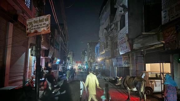 अंधेरे में डूबा शहर का डिग्री कॉलेज मार्ग। संवाद अंधेरे में डूबा शहर का डिग्री कॉलेज मार्ग। संवाद