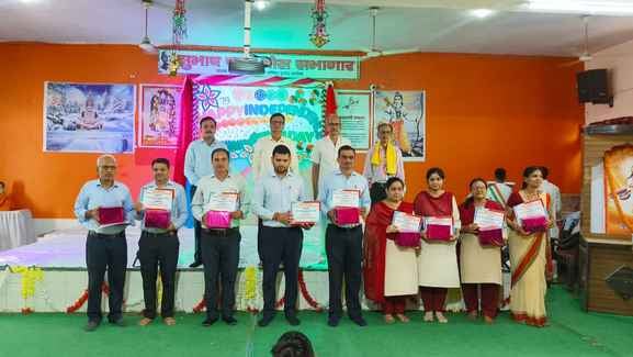 डाॅ. सुदामा प्रसाद बाल विद्या मन्दिर कन्या इंटर काॅलेज में कार्यक्रम प्रस्तुत करते बच्चे। स्रोत डाॅ. सुदामा प्रसाद बाल विद्या मन्दिर कन्या इंटर काॅलेज में कार्यक्रम प्रस्तुत करते बच्चे। स्रोत