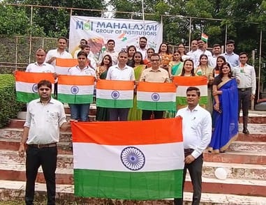 एसडी पब्लिक स्कूल में ध्वजारोहण कार्यक्रम में तिरंगे के साथ मिल बच्चे स्रोत संवाद एसडी पब्लिक स्कूल में ध्वजारोहण कार्यक्रम में तिरंगे के साथ मिल बच्चे स्रोत संवाद