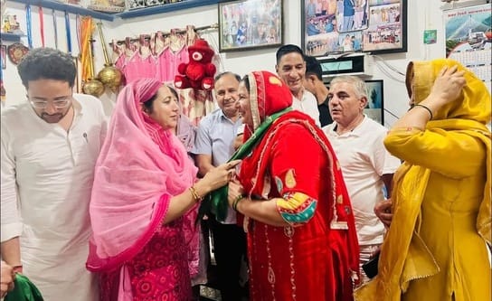 जजपा की ओर से सरोज बेनीवाल की तस्वीर जारी। जजपा का दावा है कि यह 15 अगस्त की फोटो है(जजपा) जजपा की ओर से सरोज बेनीवाल की तस्वीर जारी। जजपा का दावा है कि यह 15 अगस्त की फोटो है(जजपा)