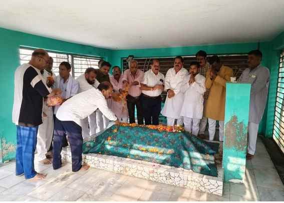 जलालाबाद मे तिरंगा यात्रा निकालते युवा। जलालाबाद मे तिरंगा यात्रा निकालते युवा।