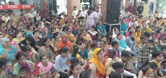 जन्माष्टी के मौके पर बाबा विश्वनाथ मंदिर में दर्शन के लिए उमड़ी भीड़। संवाद जन्माष्टी के मौके पर बाबा विश्वनाथ मंदिर में दर्शन के लिए उमड़ी भीड़। संवाद