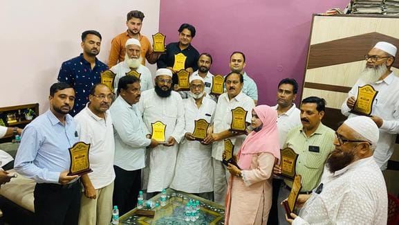 खिदमत ए खल्क फाउंडेशन ने पदाधिकारियों ने संगठन के लोगों को किया सम्मानित