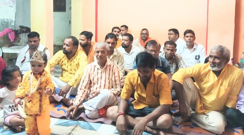 पसगवां के राम-जानकी मंदिर में सजाई गई राधा कृष्ण की झांकी। संवाद पसगवां के राम-जानकी मंदिर में सजाई गई राधा कृष्ण की झांकी। संवाद