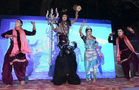 राधा गोविन्द मंडप में हुआ जन्माष्टमी के आयोजन में झूमते श्रद्धालु.......संवाद