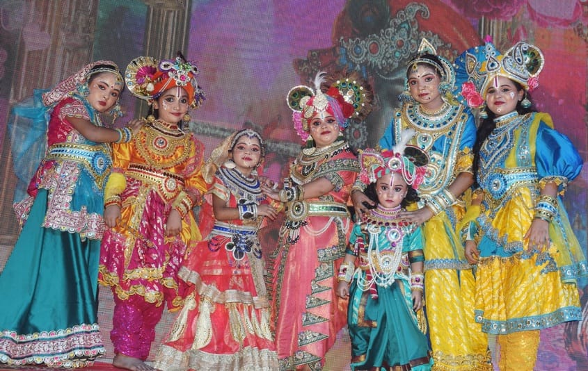 राधा गोविन्द मंडप में हुआ जन्माष्टमी के आयोजन में झूमते श्रद्धालु.......संवाद