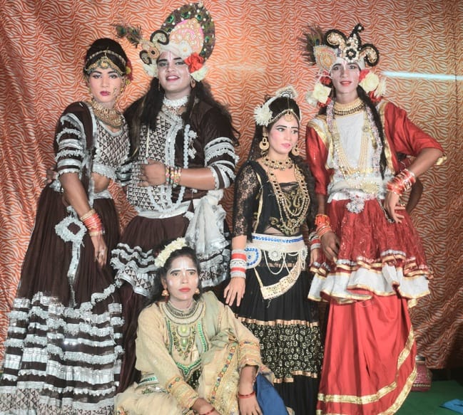 राधा गोविन्द मंडप में हुआ जन्माष्टमी के आयोजन में झूमते श्रद्धालु.......संवाद