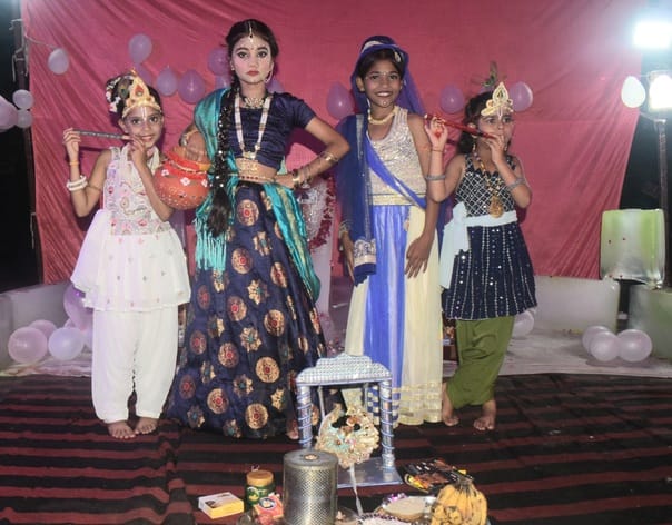 राधा गोविन्द मंडप में हुआ जन्माष्टमी के आयोजन में झूमते श्रद्धालु.......संवाद
