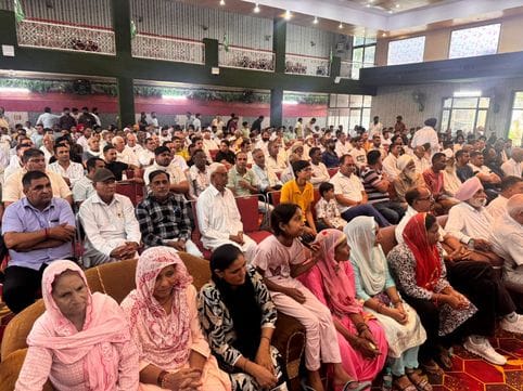 संबोधित करते इनेलो राष्ट्रीय अध्यक्ष अभय सिंह चौटाला। संवाद संबोधित करते इनेलो राष्ट्रीय अध्यक्ष अभय सिंह चौटाला। संवाद