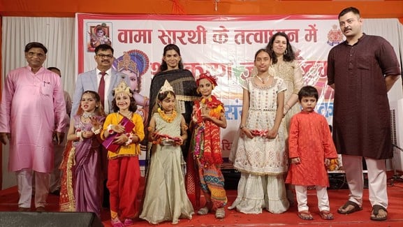 - श्रीकृष्ण जन्माष्टमी पर पुलिस लाइन में पूजन-अर्चन करते डीआईजी, एसपी, एएसपी व अन्य। स्रोत-पुलि - श्रीकृष्ण जन्माष्टमी पर पुलिस लाइन में पूजन-अर्चन करते डीआईजी, एसपी, एएसपी व अन्य। स्रोत-पुलि