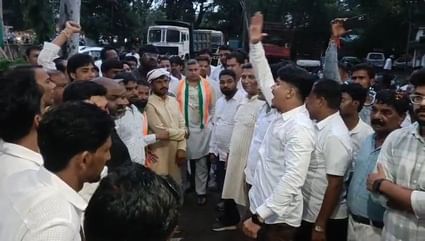 कांग्रेस जिला अध्यक्ष निलय डागा का थाने में धरना, तिरंगे के अपमान पर हंगामा