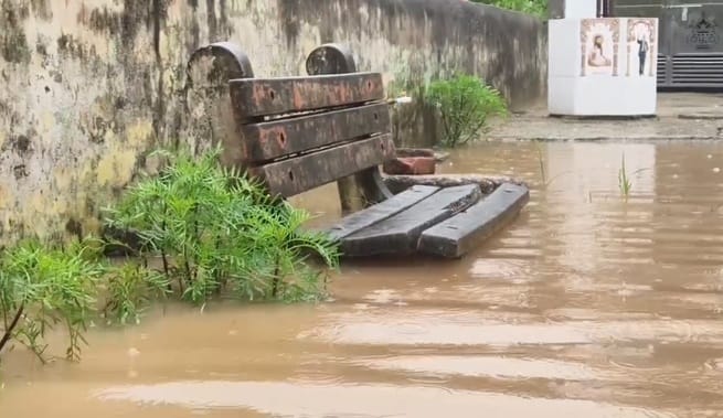 काठगढ़ में बारिश के दौरान गिरा मकान। संवाद काठगढ़ में बारिश के दौरान गिरा मकान। संवाद