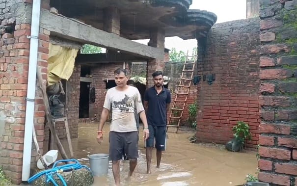 काठगढ़ में बारिश के दौरान गिरा मकान। संवाद काठगढ़ में बारिश के दौरान गिरा मकान। संवाद