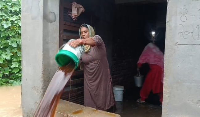 काठगढ़ में बारिश के दौरान गिरा मकान। संवाद काठगढ़ में बारिश के दौरान गिरा मकान। संवाद