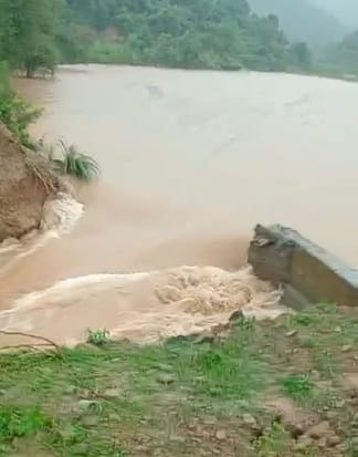 काठगढ़ में बारिश के दौरान गिरा मकान। संवाद काठगढ़ में बारिश के दौरान गिरा मकान। संवाद