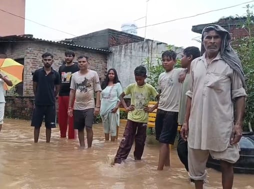 काठगढ़ में बारिश के दौरान गिरा मकान। संवाद काठगढ़ में बारिश के दौरान गिरा मकान। संवाद