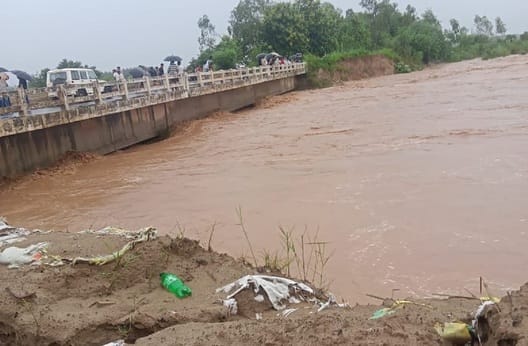 काठगढ़ में बारिश के दौरान गिरा मकान। संवाद काठगढ़ में बारिश के दौरान गिरा मकान। संवाद