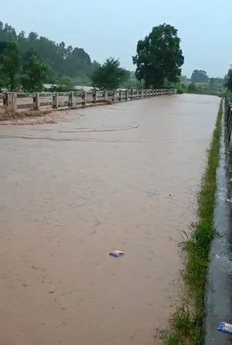काठगढ़ में बारिश के दौरान गिरा मकान। संवाद काठगढ़ में बारिश के दौरान गिरा मकान। संवाद