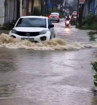 काठगढ़ में बारिश के दौरान गिरा मकान। संवाद काठगढ़ में बारिश के दौरान गिरा मकान। संवाद
