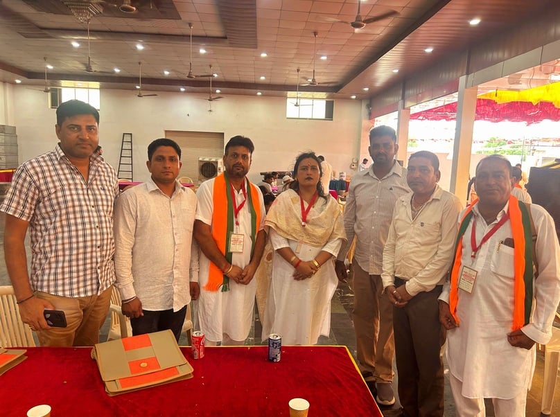नगर पालिका कार्यालय में डेट हाउस की बैठक में विकास कार्यों पर चर्चा करती हुई चेयरपर्सन अर्पणा प नगर पालिका कार्यालय में डेट हाउस की बैठक में विकास कार्यों पर चर्चा करती हुई चेयरपर्सन अर्पणा प