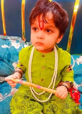 सरायअकिल कस्बे में राधा-कृष्ण की झांकी प्रस्तुत करते कलाकार।   संवाद