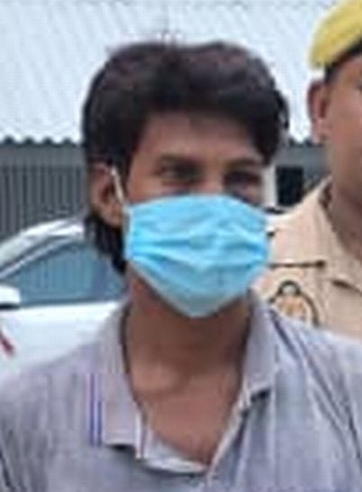15 अगस्त को दातागंज सीएचसी पर भर्ती के दौरान हत्यारोपी विपिन के चेहरे पर मौजूद नहीं चोट का निशा