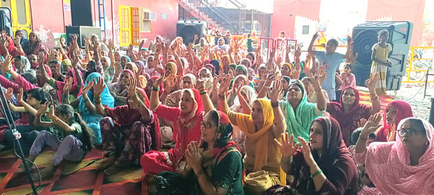 19 कलायत: श्रीमद्भागवत के छठे दिन की कथा सुनाते आचार्य भरत भारद्वाज 19 कलायत: श्रीमद्भागवत के छठे दिन की कथा सुनाते आचार्य भरत भारद्वाज