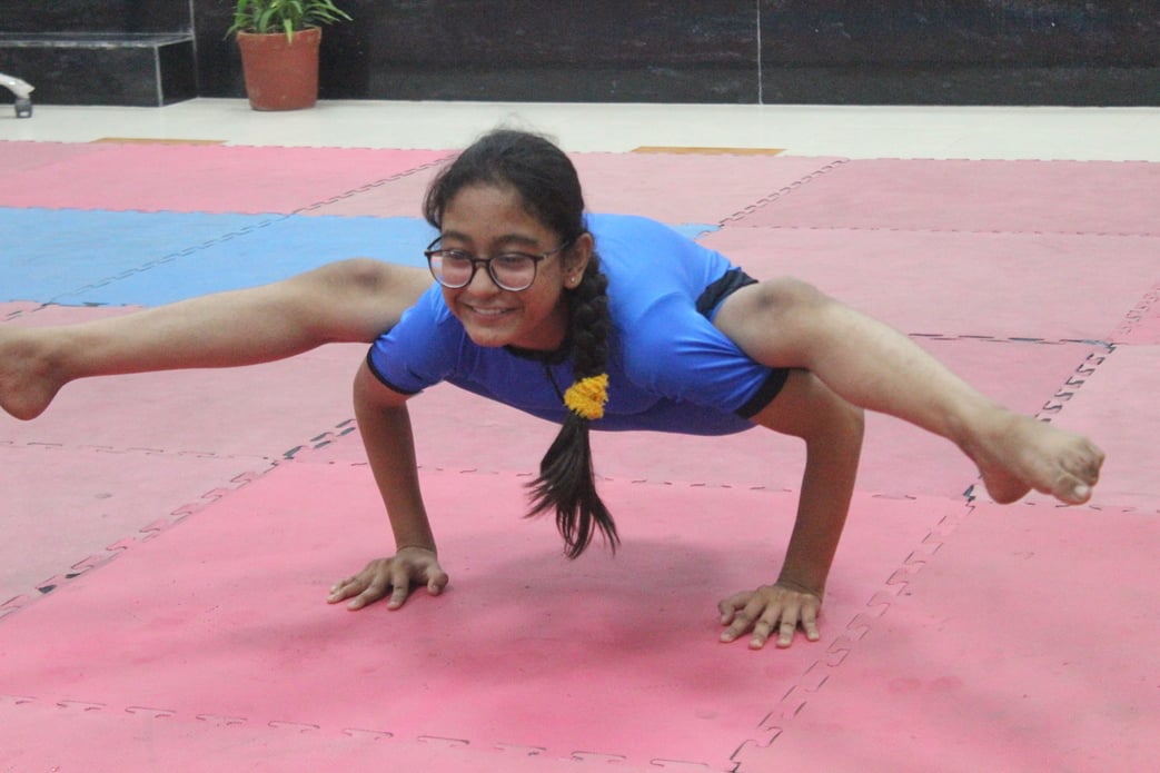 51...जिला स्तरीय योग प्रतियोगिता में भाग लेते खिलाड़ी। संवाद