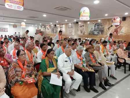 भाजपा प्रदेश कार्यालय मंगल कमल में आयोजित बैठक में उपस्थित प्रदेश महामंत्री डॉ अर्चना गुप्ता व भाजपा प्रदेश कार्यालय मंगल कमल में आयोजित बैठक में उपस्थित प्रदेश महामंत्री डॉ अर्चना गुप्ता व