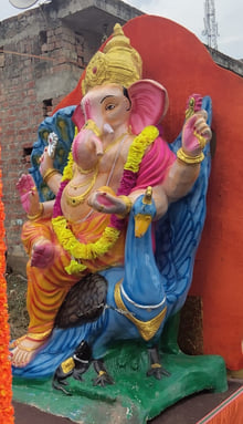 बेहटा गुंसाई में निकाली गई शोभायात्रा में शामिल झांकी। संवाद बेहटा गुंसाई में निकाली गई शोभायात्रा में शामिल झांकी। संवाद