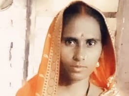 घटनास्थल पर मौजूद लोगों की भीड़ घटनास्थल पर मौजूद लोगों की भीड़