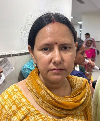 हाउसिंग बोर्ड कॉलोनी में दूषित जलापूर्ति से परेशान लोग। स्रोत : पाठक हाउसिंग बोर्ड कॉलोनी में दूषित जलापूर्ति से परेशान लोग। स्रोत : पाठक