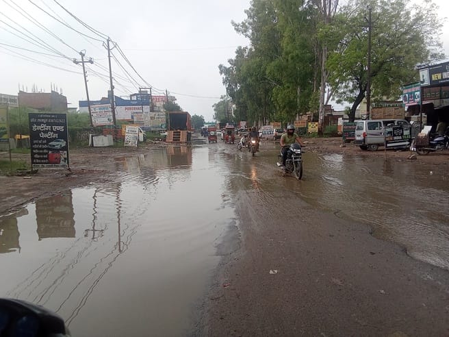 शामली बैंड़ मार्केट में जलभराव । संवाद