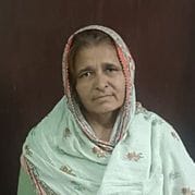 आजादगढ़ के सामुदायिक केंद्र के निकट एक मकान के अंदर भरा सीवर का पानी। पाठक