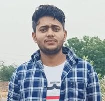 आजादगढ़ के सामुदायिक केंद्र के निकट एक मकान के अंदर भरा सीवर का पानी। पाठक