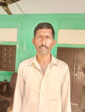 बाढ़ के पानी के कटान से पानी में समाया मंदिर, मौके पर पड़े अवशेष। संवाद बाढ़ के पानी के कटान से पानी में समाया मंदिर, मौके पर पड़े अवशेष। संवाद