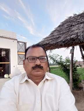 बाढ़ के पानी के कटान से पानी में समाया मंदिर, मौके पर पड़े अवशेष। संवाद बाढ़ के पानी के कटान से पानी में समाया मंदिर, मौके पर पड़े अवशेष। संवाद