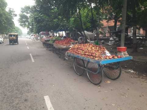 चांदपुर में वीरान पड़ी ऑटो मार्केट। संवाद चांदपुर में वीरान पड़ी ऑटो मार्केट। संवाद