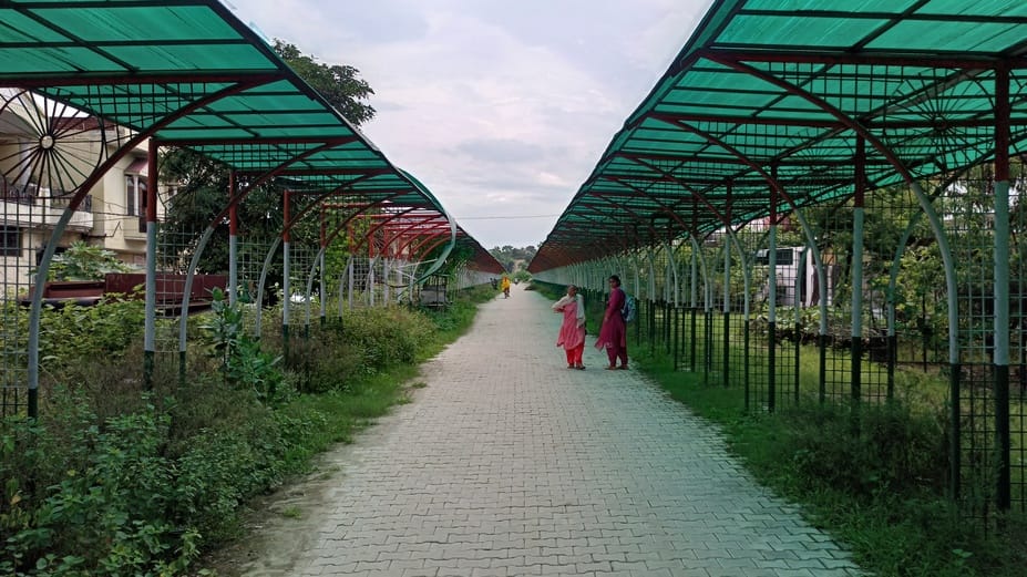 चांदपुर में वीरान पड़ी ऑटो मार्केट। संवाद चांदपुर में वीरान पड़ी ऑटो मार्केट। संवाद