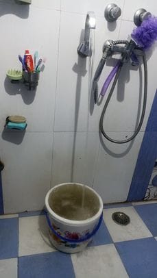 सुभाष नगर में सप्लाई हुआ दूषित पानी।स्रोत : पाठक