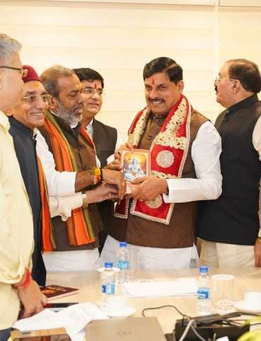 दिल्ली में मध्य प्रदेश के मुख्यमंत्री मोहन यादव से मिलते श्रम कल्याण परिषद के पूर्व अघ्यक्ष पंड दिल्ली में मध्य प्रदेश के मुख्यमंत्री मोहन यादव से मिलते श्रम कल्याण परिषद के पूर्व अघ्यक्ष पंड