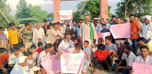 23 गुहला-चीका: मनीषा हत्याकांड के विरोध में चीका शहर में रोष मार्च निकालते युवा। संवाद